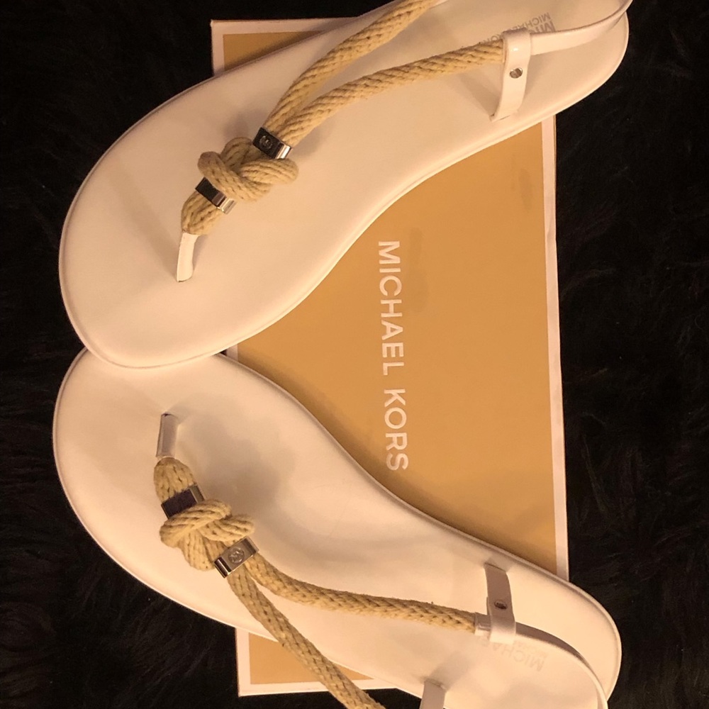 Michael KORS Knotted T-Strap Sandals - Picture 3 of 7